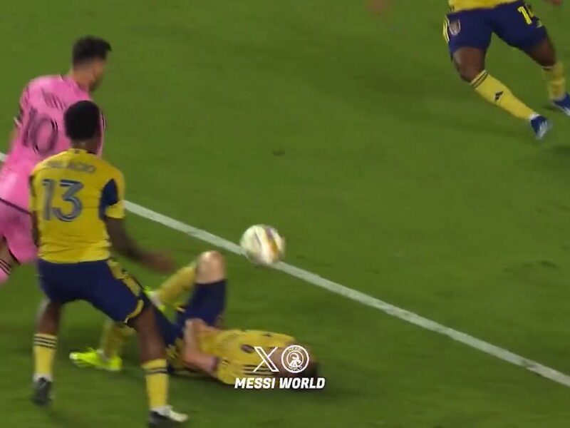 No lo vas a creer: la desopilante frase del jugador que gambeteó Messi cuando estaba en el piso