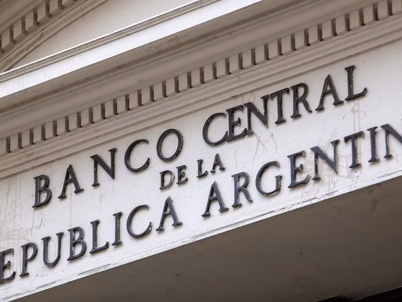 El Banco Central refuerza su estrategia para contener al dólar: qué herramientas activó