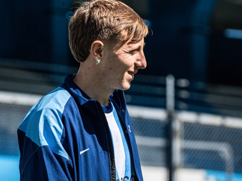 Racing presentó a Juan Barinaga a la espera de un nuevo cruce con Boca