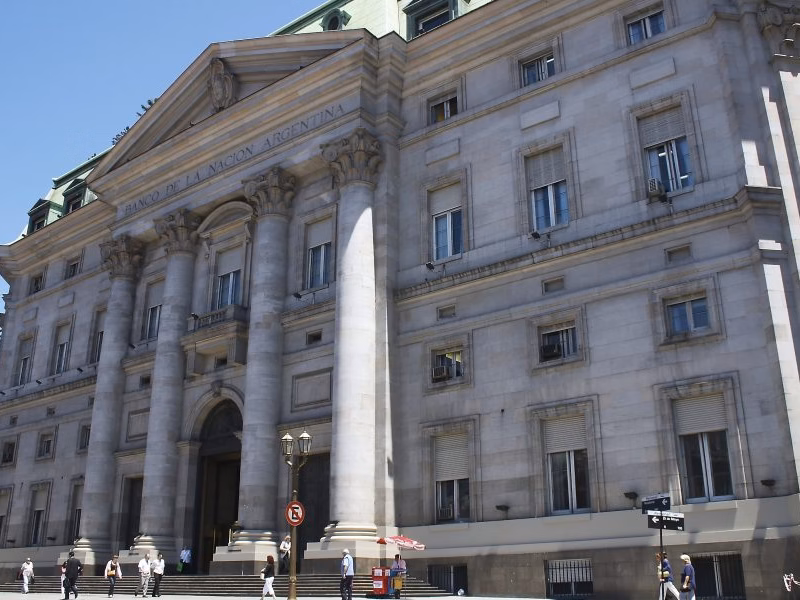Morosidad récord: los bancos púbicos aceleran la refinanciación de deudas con tasas fijas y plazos de 10 años