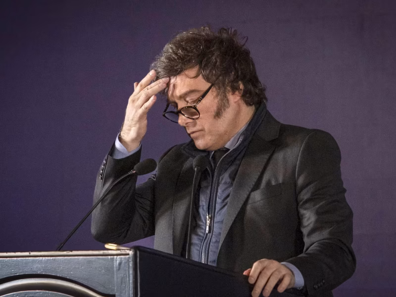 La imagen negativa de Javier Milei alcanzó el 57,2%, a pesar de que se mantiene el rechazo al kirchnerismo