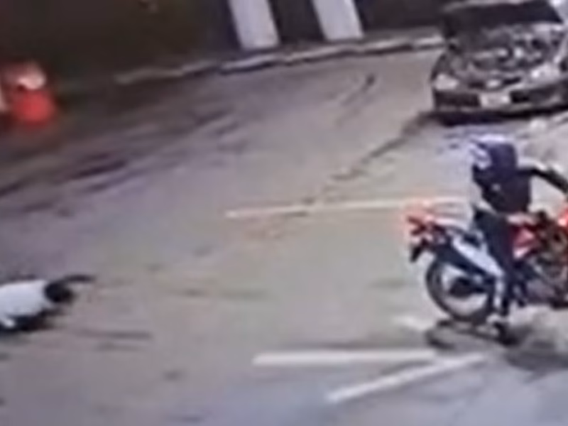 Una policía baleó a un motochorro durante un intento de robo en una estación de servicio de La Matanza