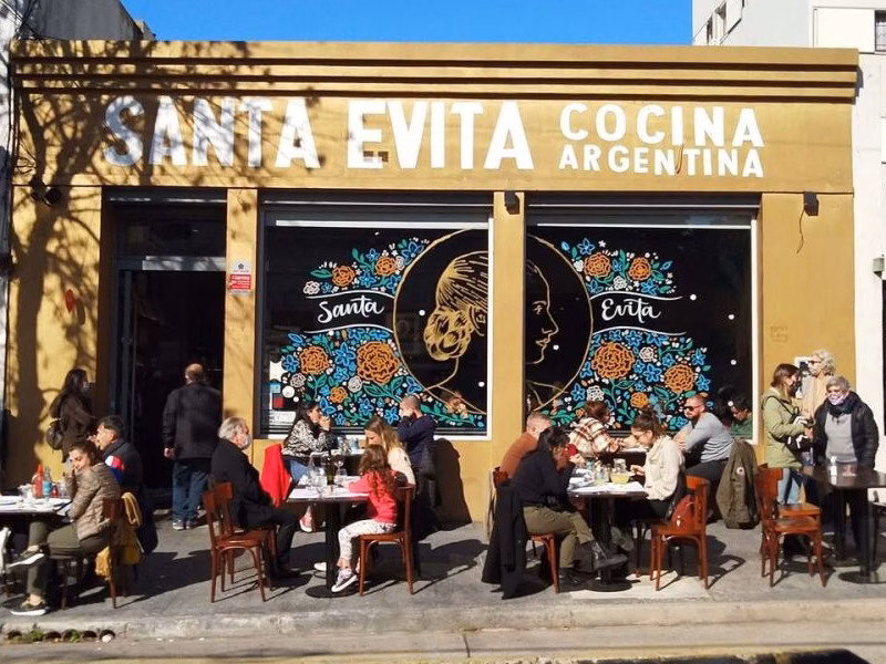 Cierra Santa Evita, el restaurante peronista de Palermo, y sus dueños apuntaron contra el Gobierno: “Fue Milei”