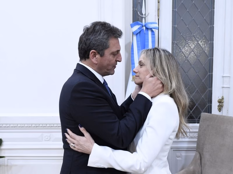 Massa viajó con su esposa y amigos a Barbados en el avión privado de Francisco De Narváez, quien aportó $10 millones a su campaña