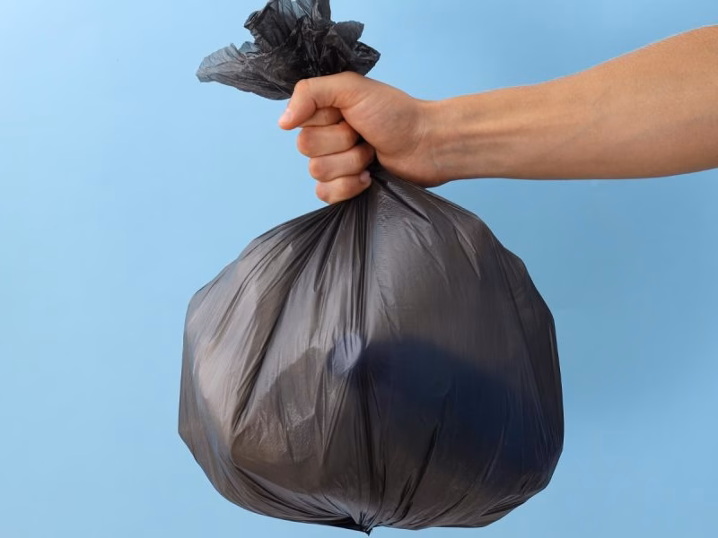 Cómo evitar que las bolsas de basura pierdan líquidos