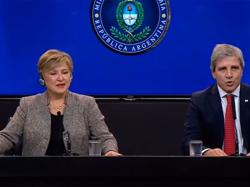 El FMI inicia una nueva revisión del acuerdo con la Argentina y pone el foco en las reservas y el resultado fiscal