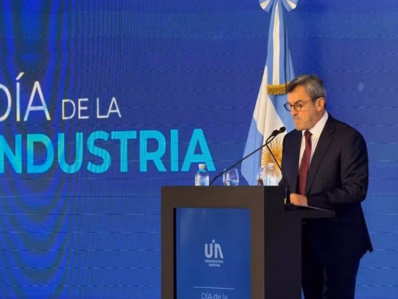 El titular de la UIA apuntó contra Milei: “Es importante venir a las plantas productivas del país”