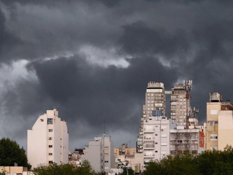 El SMN elevó a naranja el alerta por tormentas y viento para este domingo en el AMBA