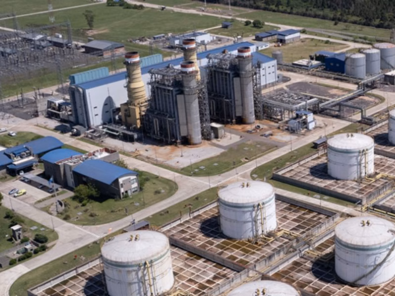 Avanzan las privatizaciones: el Gobierno habilitó la venta de acciones de Enarsa