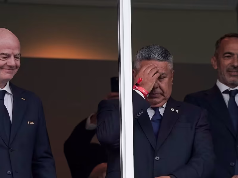 Denunciaron a Tapia y Toviggino ante la FIFA por el presunto desvío de USD 19 millones