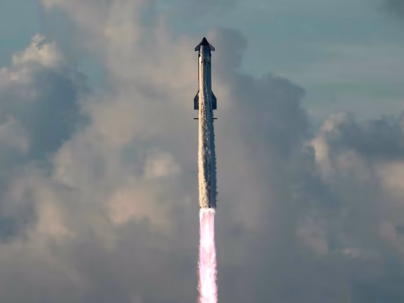 VIDEO | Starship logró por primera vez entrar en órbita y puso en el espacio 26 satélites de SpaceX