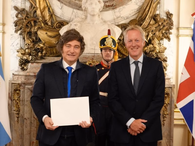 El embajador británico insistió con que “los que viven en las islas van a decidir su propio futuro”