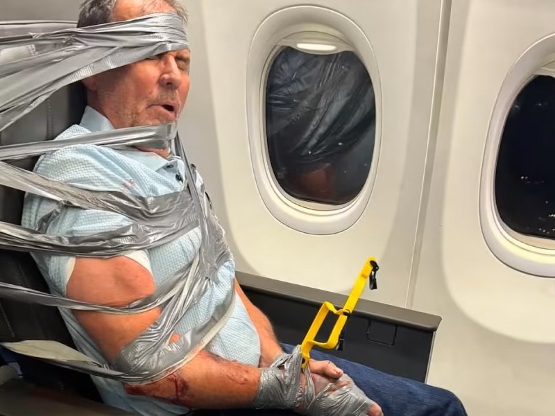 Insólito: ataron a un pasajero en pleno vuelo por golpear y morder a otras personas