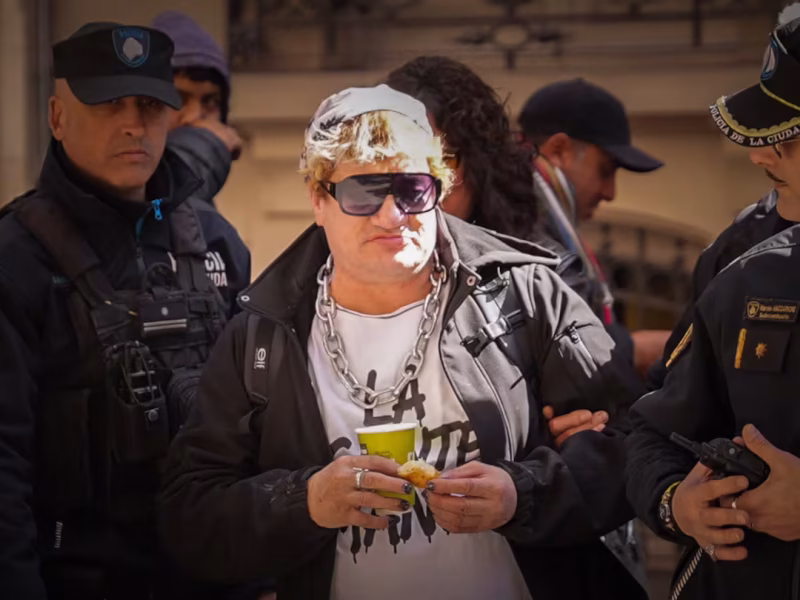 Pity Álvarez está estable y con la presión controlada: espera ser trasladado a otra clínica