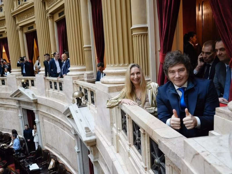 Ante la presión de la oposición, LLA busca imponer sus proyectos sobre morosidad en el Congreso