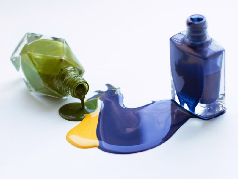 Cómo recuperar un esmalte de uñas que se volvió espeso