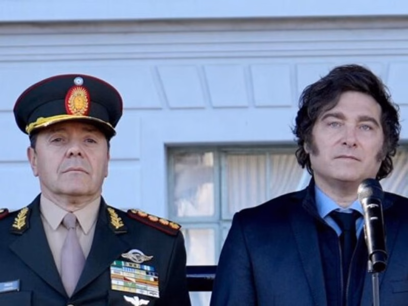 El ministro de Defensa ordenó destituciones en la Armada por la causa de sobresueldos de casi $1.000 millones