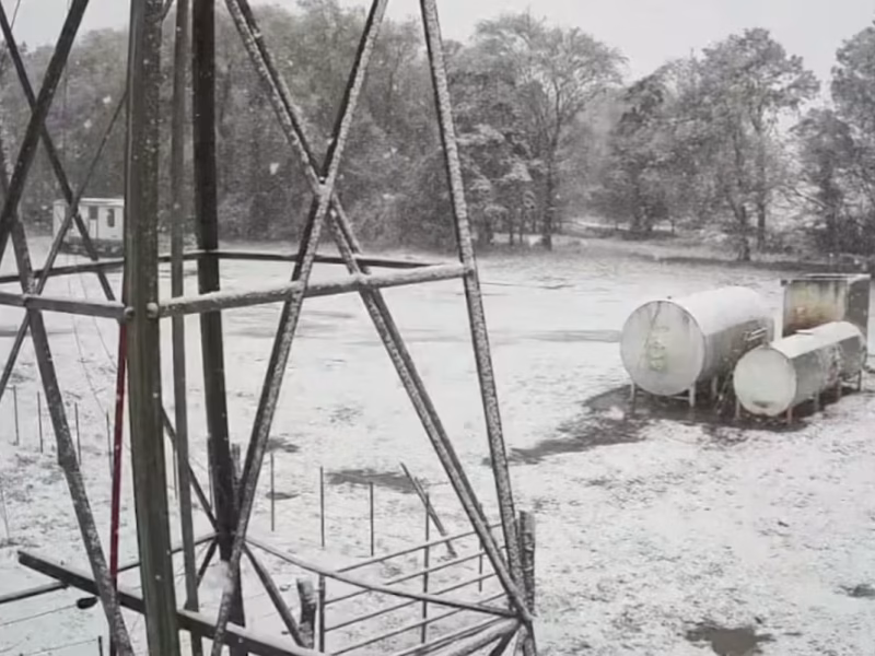 VIDEO | Córdoba amaneció cubierta de nieve y cerraron las Altas Cumbres por el hielo