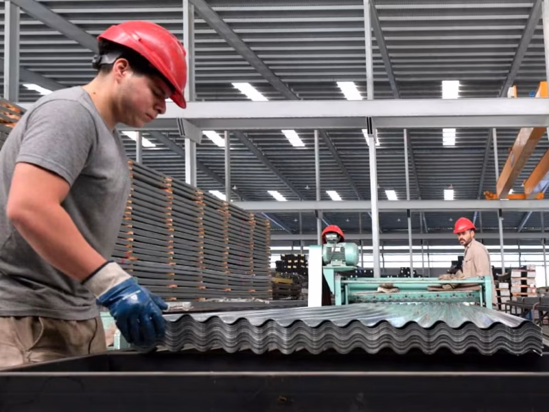 Índice desfavorable para el oficialismo: la actividad industrial cayó un 5% en julio