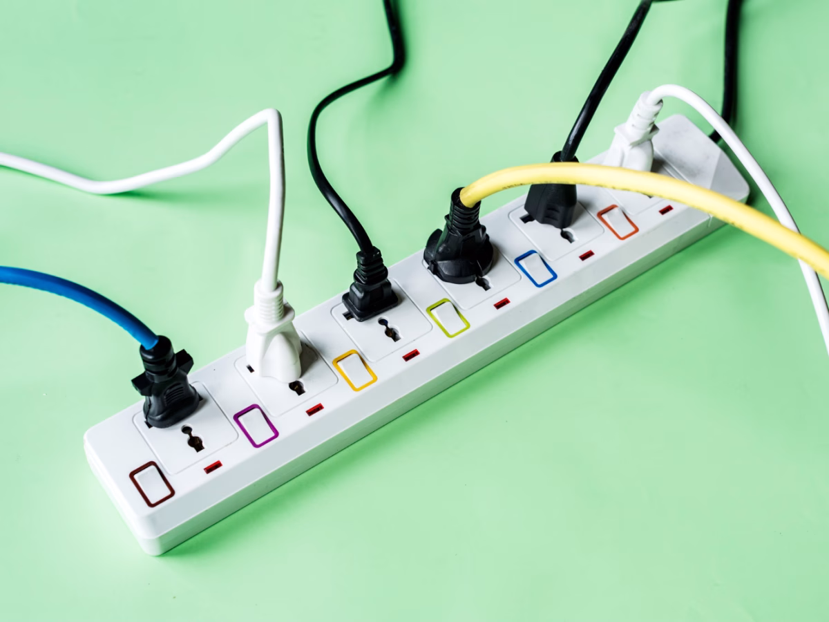 Los aparatos que no conviene conectar juntos a una misma zapatilla eléctrica
