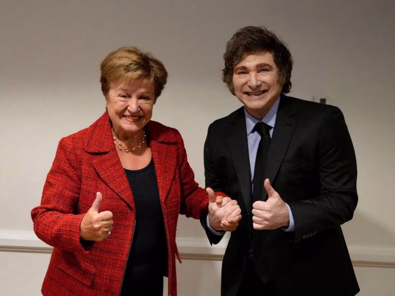 El FMI aprobó la tercera revisión del acuerdo con Argentina y avanzó en un desembolso de USD 870 millones