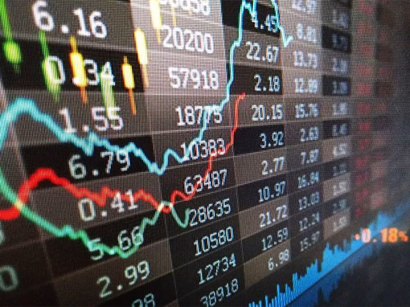 El riesgo país volvió a dispararse y quedó al borde de los 720 puntos: qué pasa con los bonos y el dólar