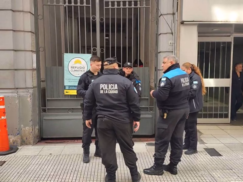 Tensión en la alcaidía 1 de la Ciudad: un grupo de detenidos tomó de rehén a un policía