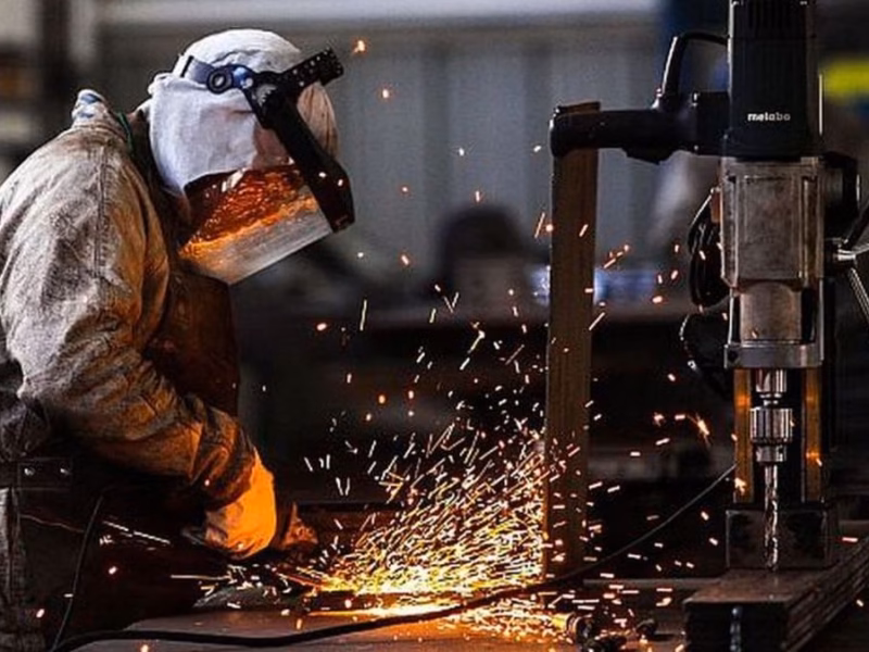 Industria y construcción: agosto mostró un leve rebote, pero ambas siguen en baja