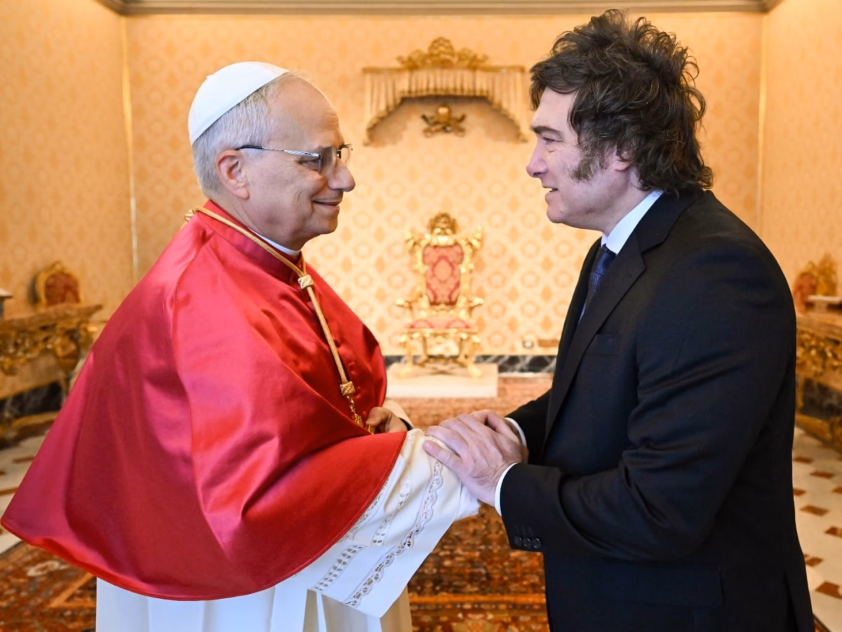 Milei le envió un mensaje al papa León XIV antes de su operación: “Toda la Argentina acompaña con afecto y oración”