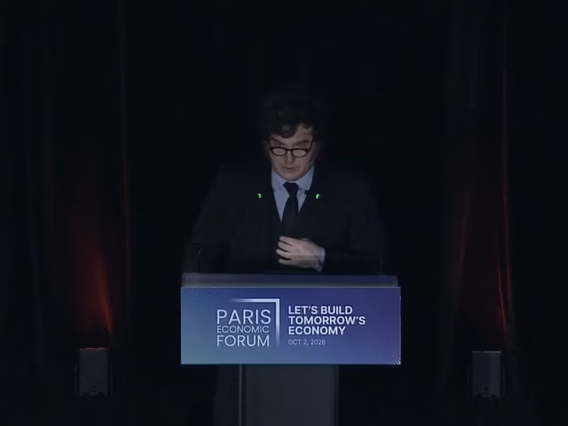 Javier Milei en Francia: “Cuando terminen las convulsiones internacionales, el riesgo país volverá a bajar”