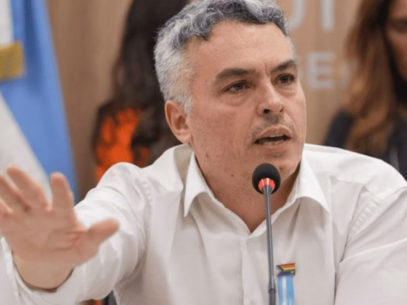 VIDEO | El diputado Esteban Paulón fue a apoyar a Lula Da Silva y le robaron el celular en plena videollamada